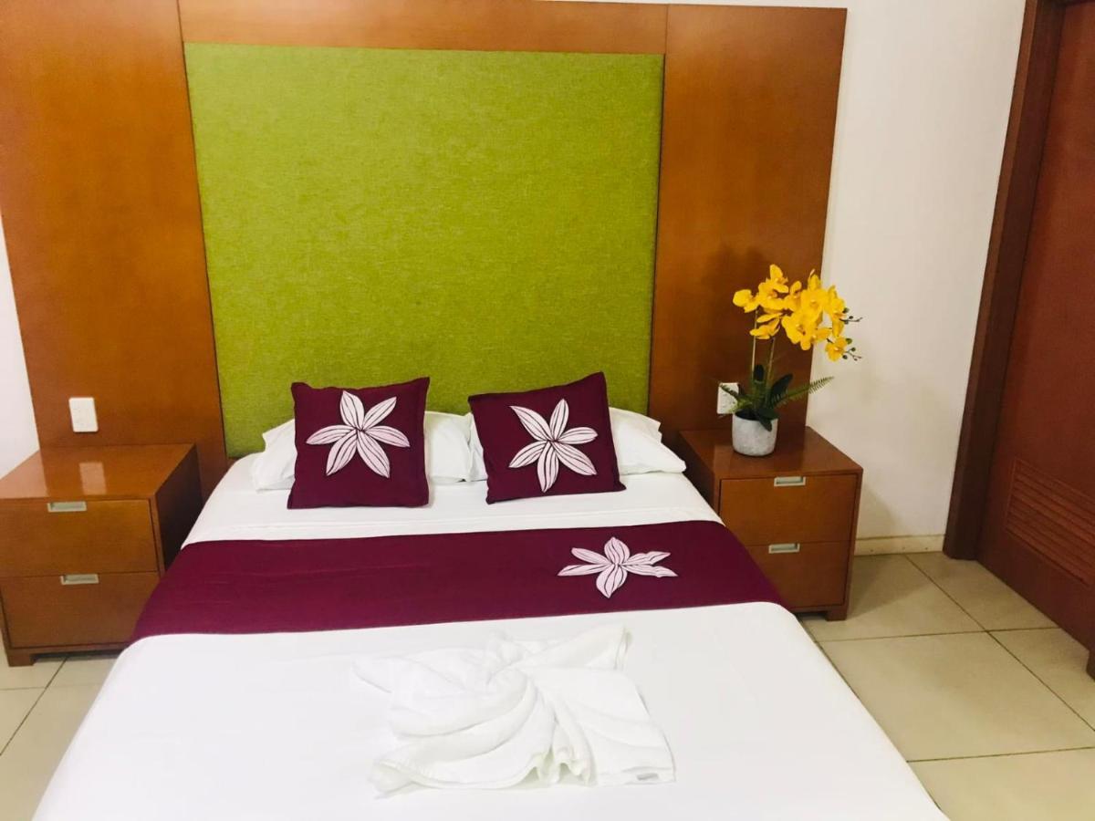 Alec'S Hotel Апиа Экстерьер фото