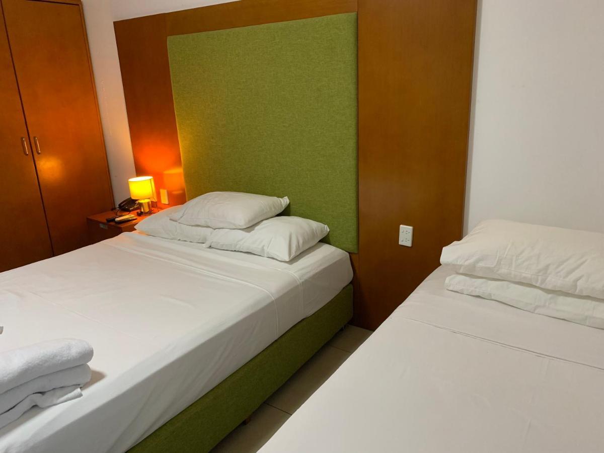 Alec'S Hotel Апиа Экстерьер фото