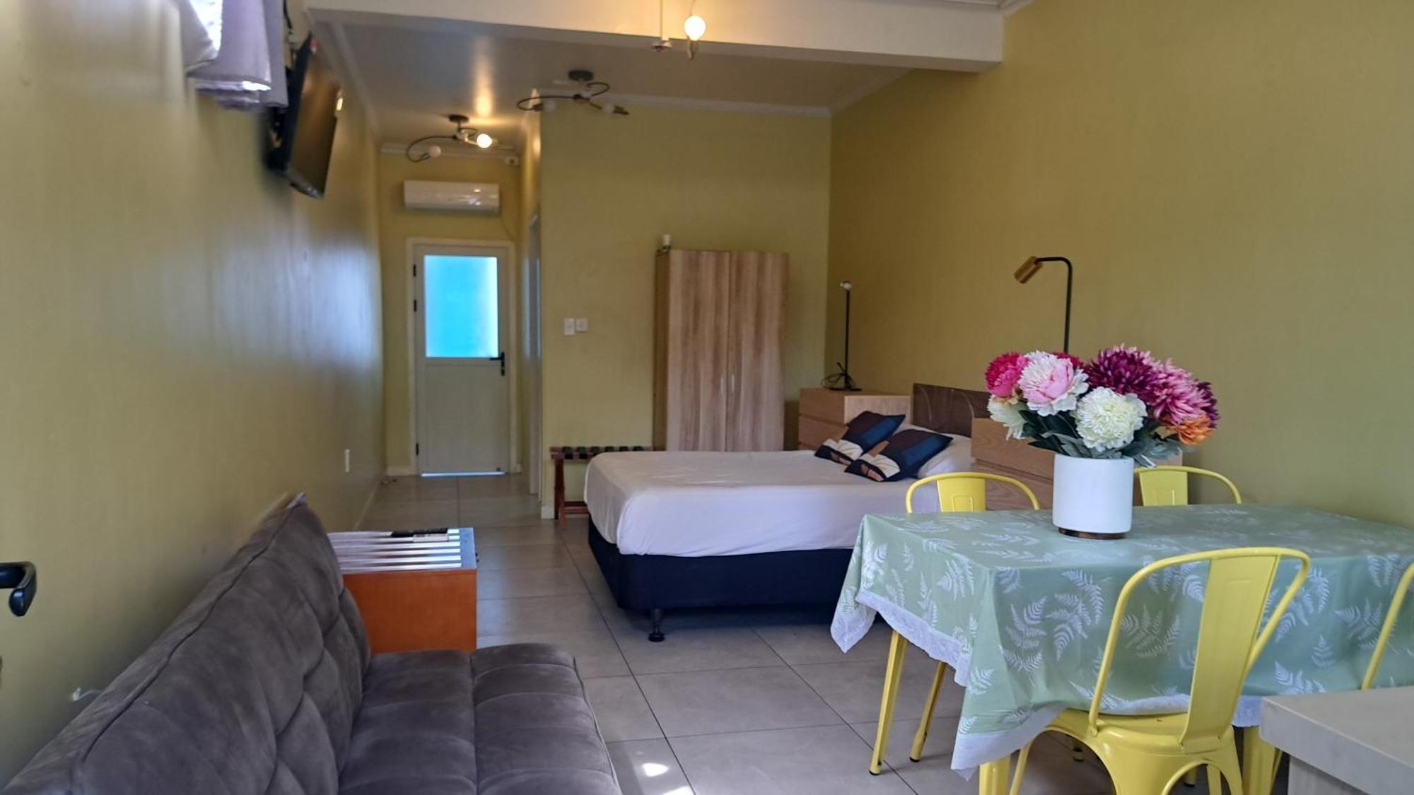 Alec'S Hotel Апиа Экстерьер фото