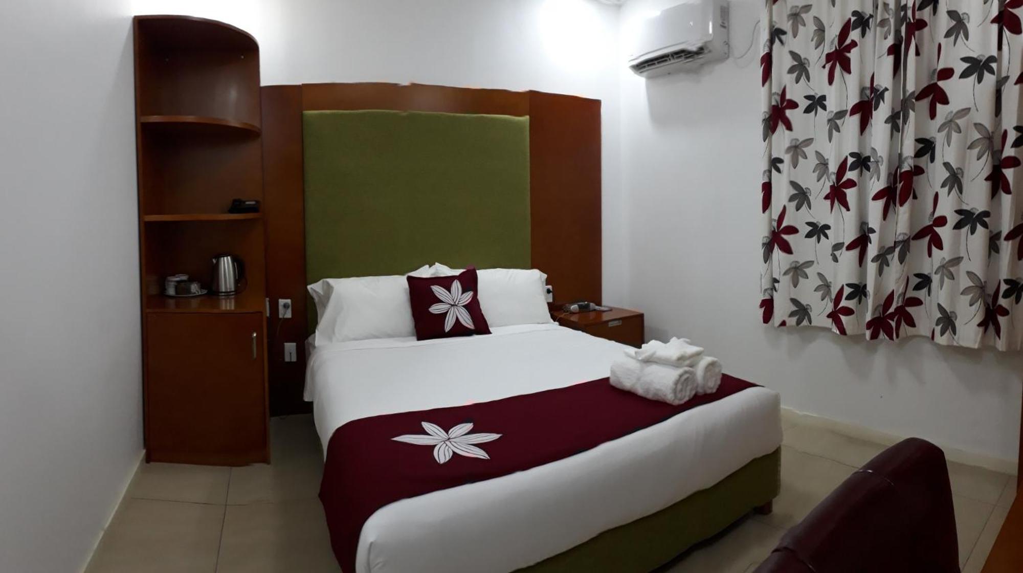 Alec'S Hotel Апиа Экстерьер фото