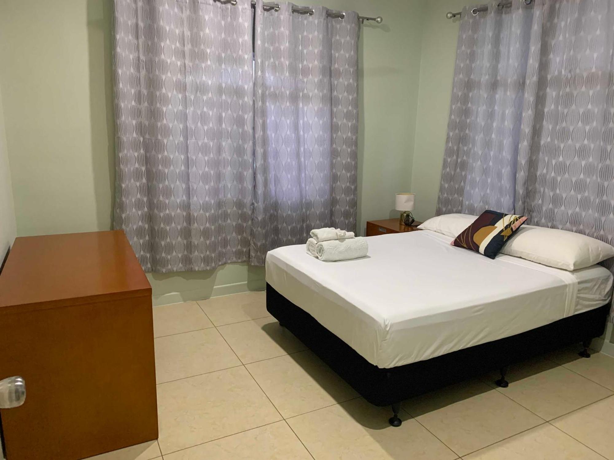 Alec'S Hotel Апиа Экстерьер фото