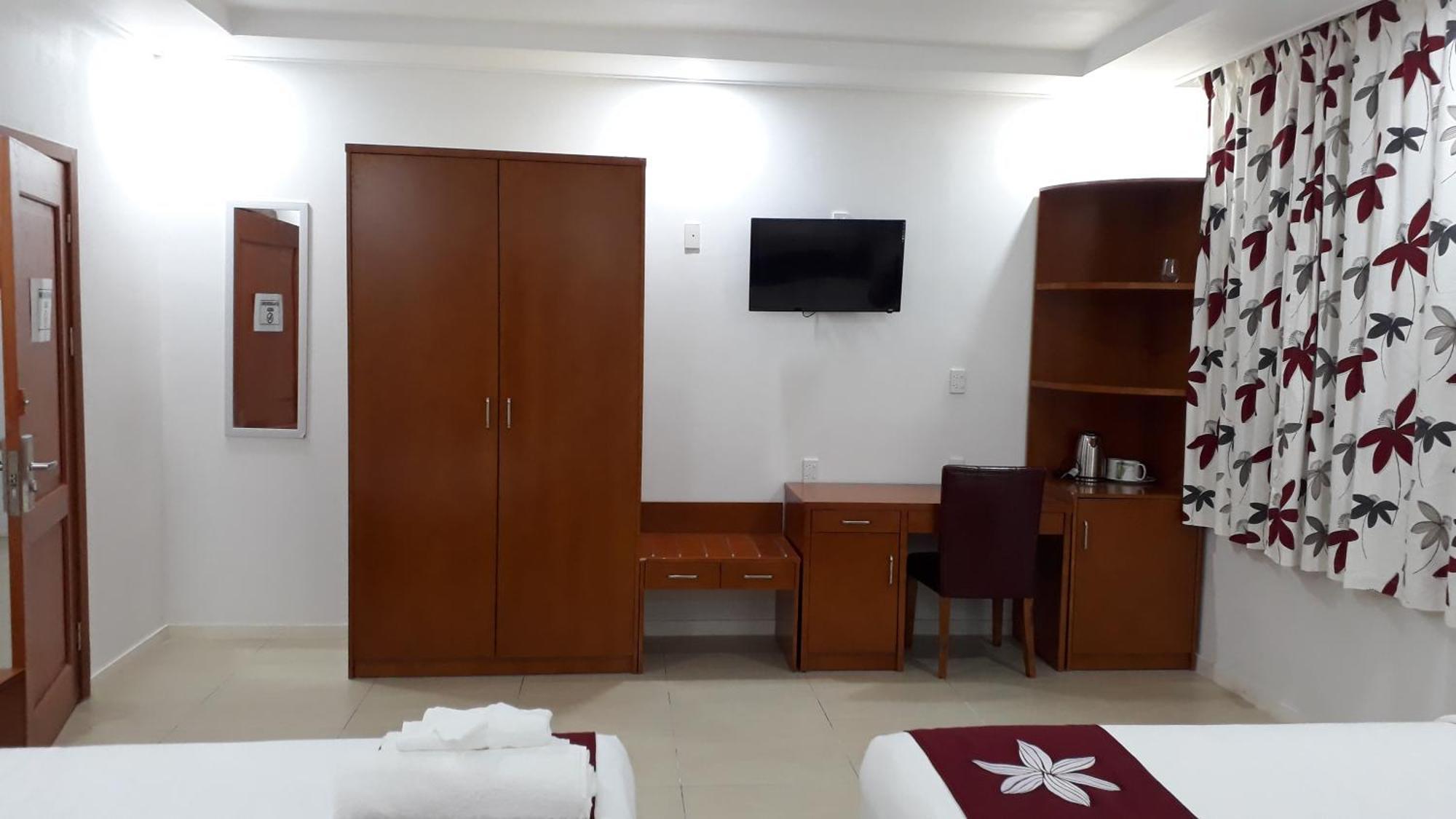 Alec'S Hotel Апиа Экстерьер фото